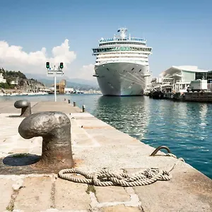 Harbor House , Savona Italia